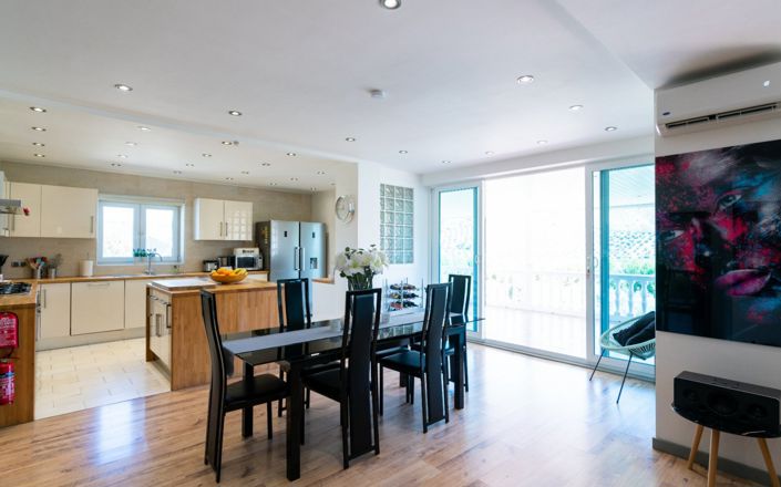 Image No.23-6 Bed House for sale