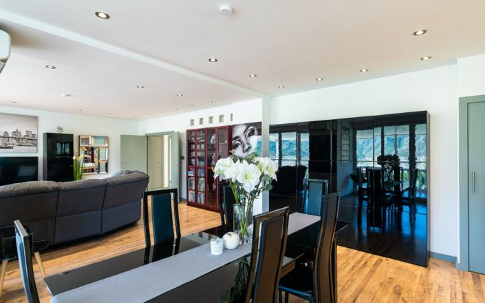 Image No.24-6 Bed House for sale