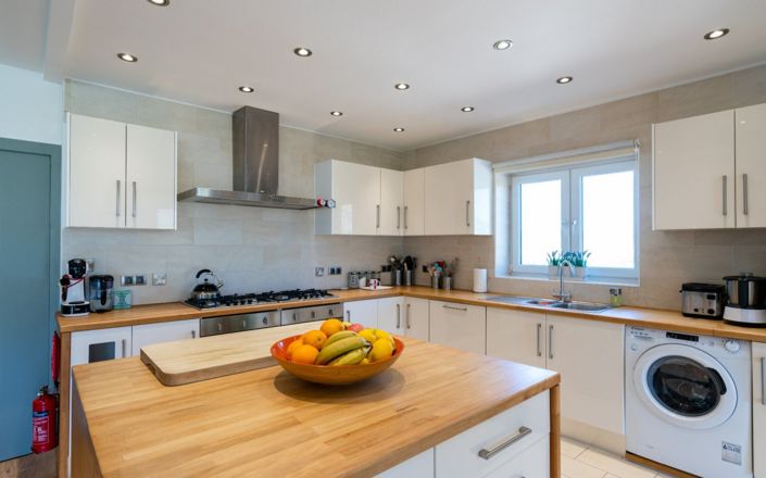 Image No.26-6 Bed House for sale