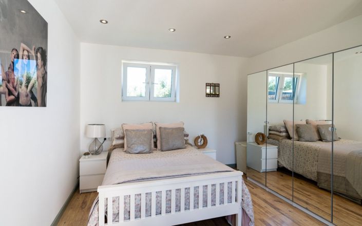 Image No.35-6 Bed House for sale