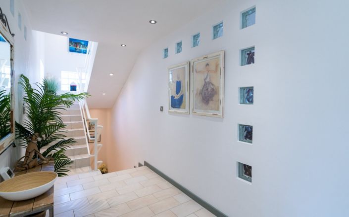 Image No.37-6 Bed House for sale