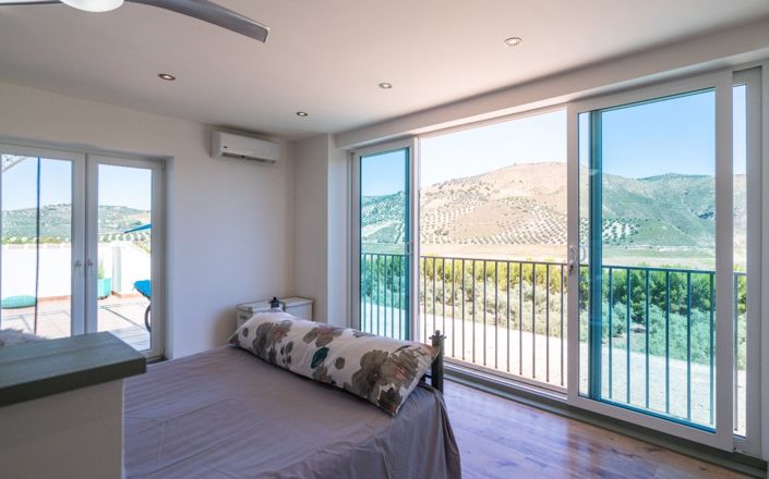 Image No.42-6 Bed House for sale