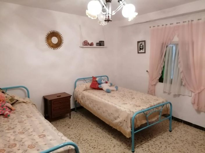 Image No.13-5 Bed House for sale