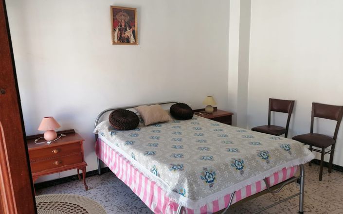 Image No.27-4 Bed House for sale