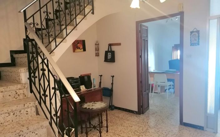 Image No.8-4 Bed House for sale