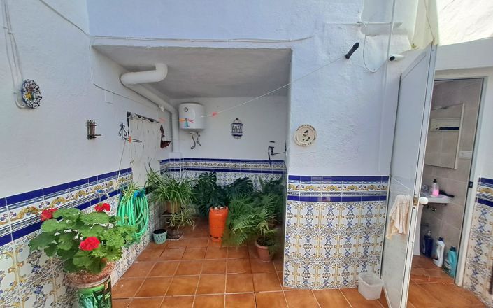 Image No.12-4 Bed House for sale