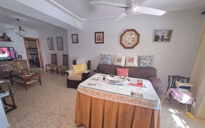 Image No.6-4 Bed House for sale