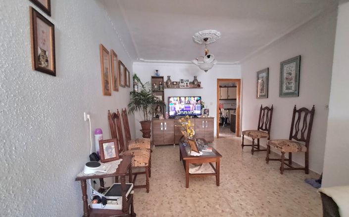 Image No.7-4 Bed House for sale