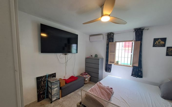 Image No.11-3 Bed House for sale