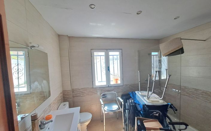 Image No.31-3 Bed House for sale