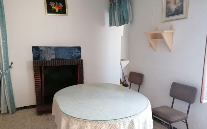 Image No.6-4 Bed House for sale