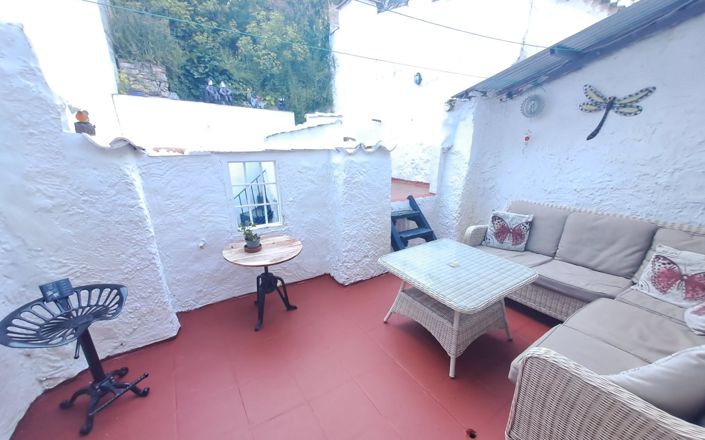 Image No.11-3 Bed House for sale