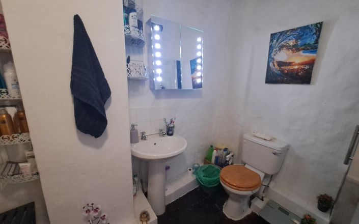 Image No.17-3 Bed House for sale