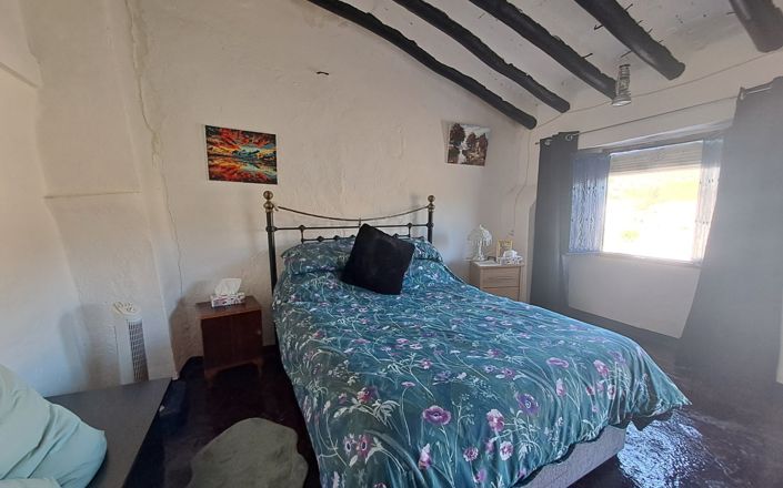 Image No.24-3 Bed House for sale