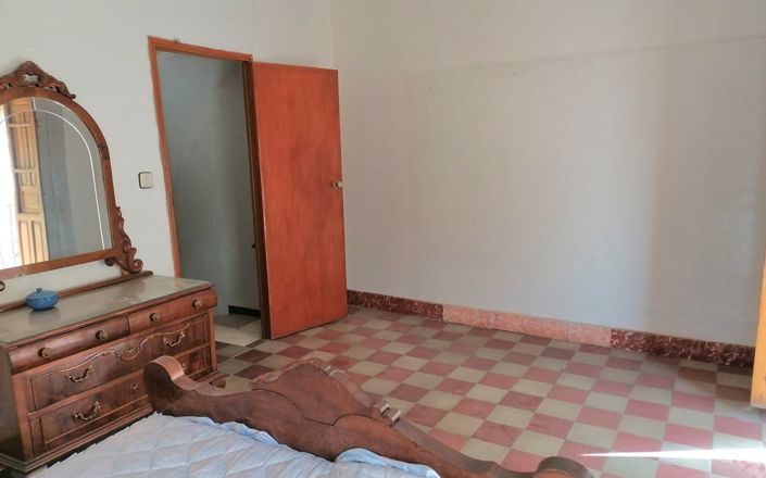 Image No.16-5 Bed House for sale