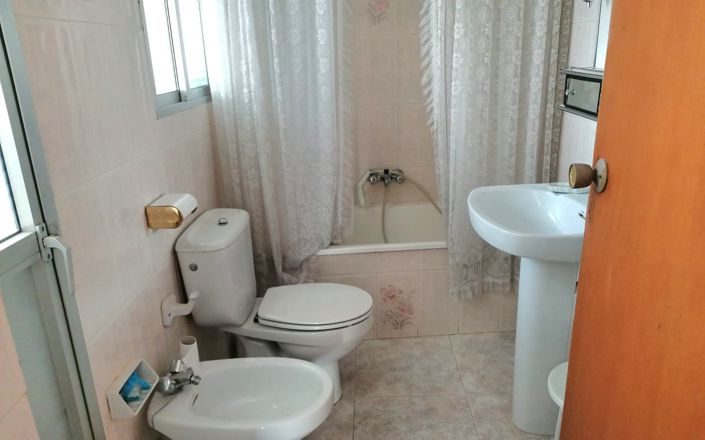 Image No.21-5 Bed House for sale