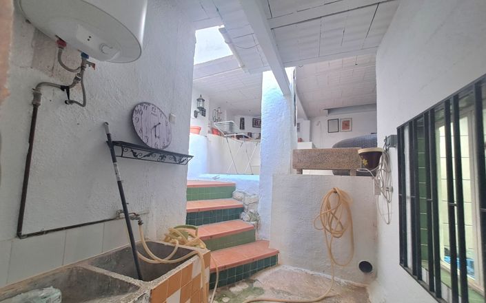 Image No.11-3 Bed House for sale