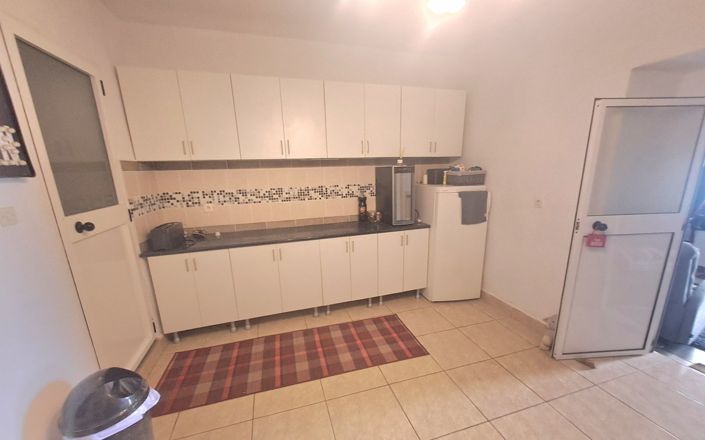 Image No.8-3 Bed House for sale