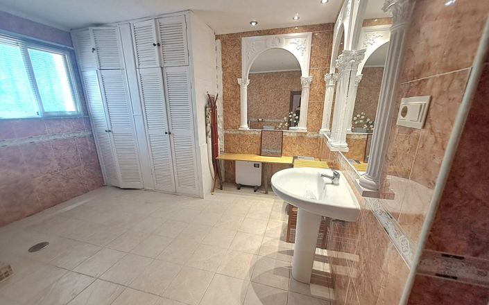 Image No.18-4 Bed House for sale