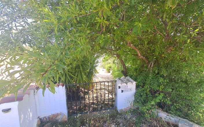 Image No.2-4 Bed House for sale