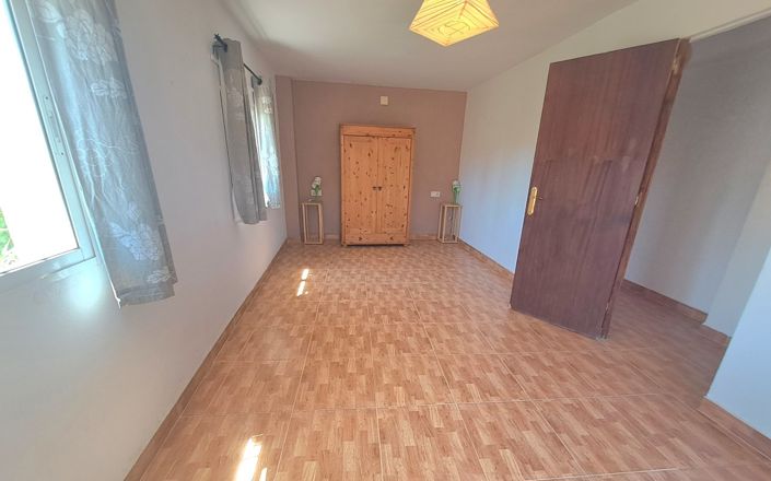 Image No.37-4 Bed House for sale