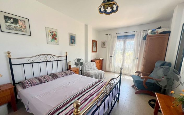 Image No.15-3 Bed House for sale