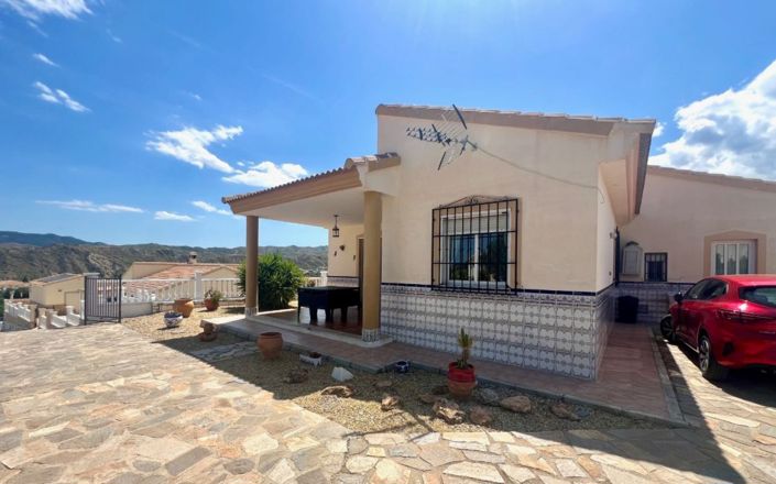 Image No.2-3 Bed House for sale