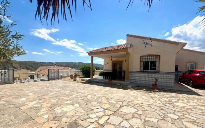 Image No.26-3 Bed House for sale