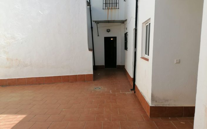 Image No.14-4 Bed House for sale