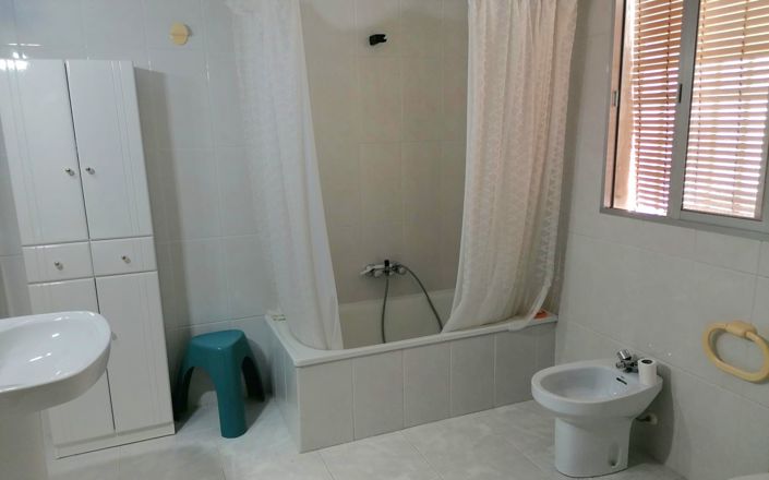 Image No.19-4 Bed House for sale