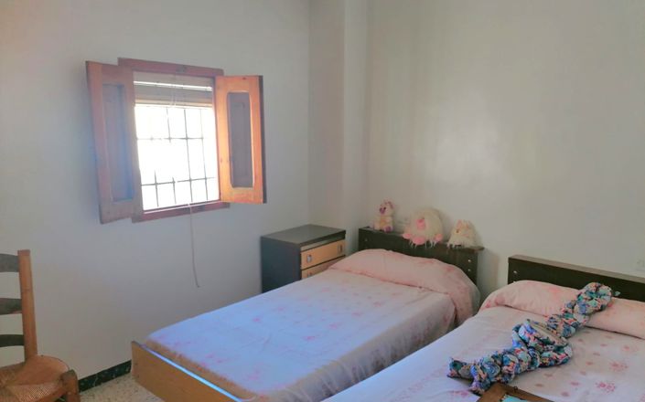 Image No.27-4 Bed House for sale