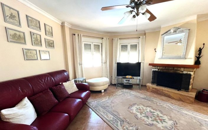 Image No.10-5 Bed House for sale