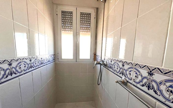 Image No.17-5 Bed House for sale