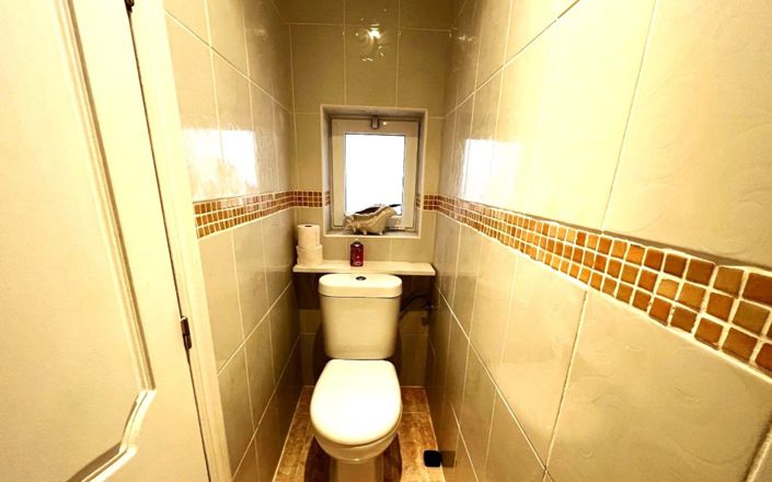 Image No.20-5 Bed House for sale