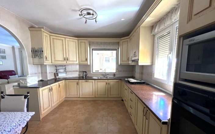 Image No.4-5 Bed House for sale