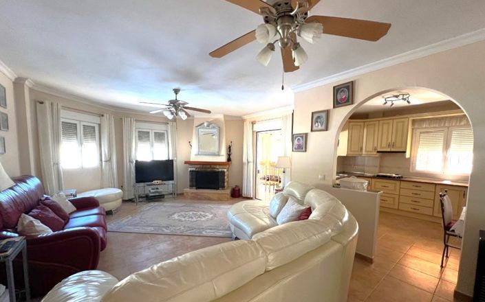 Image No.9-5 Bed House for sale