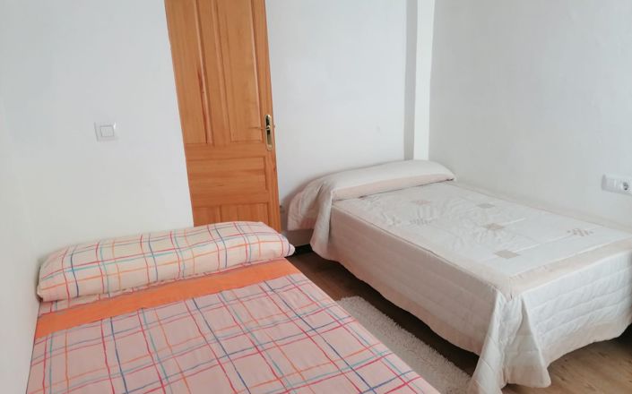 Image No.12-6 Bed House for sale