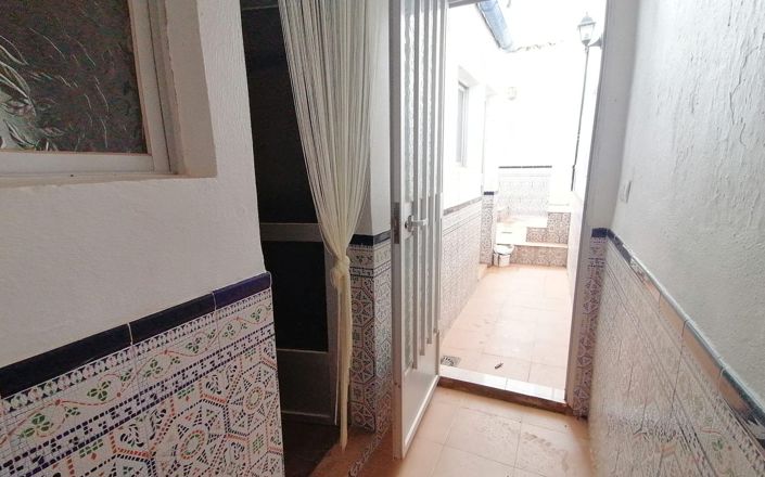 Image No.17-6 Bed House for sale