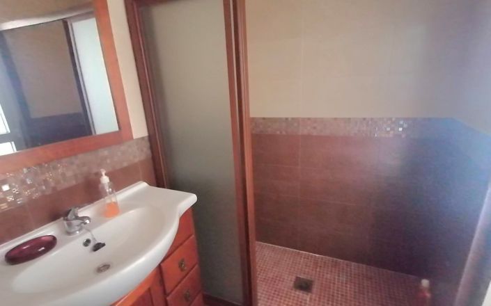 Image No.19-6 Bed House for sale