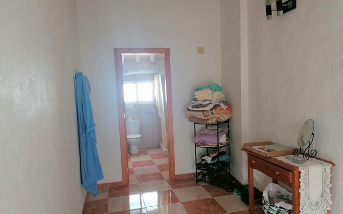 Image No.30-6 Bed House for sale