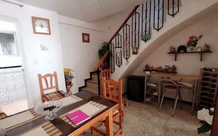 Image No.4-6 Bed House for sale