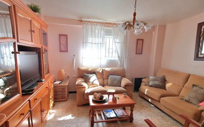 Image No.6-6 Bed House for sale