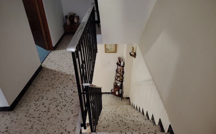 Image No.25-6 Bed House for sale