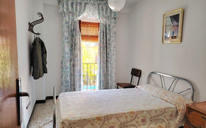 Image No.28-6 Bed House for sale