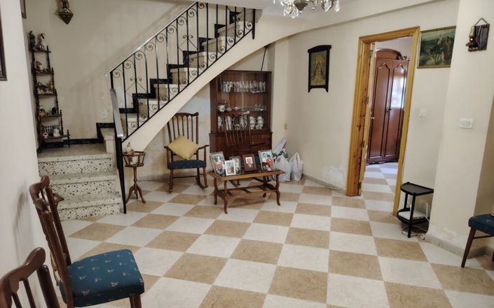 Image No.7-6 Bed House for sale