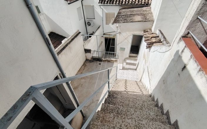 Image No.21-4 Bed House for sale