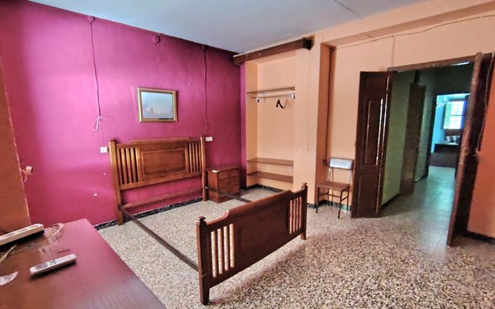 Image No.26-4 Bed House for sale