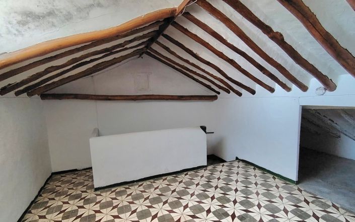 Image No.30-4 Bed House for sale