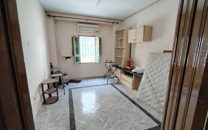 Image No.8-4 Bed House for sale