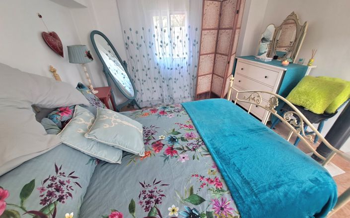 Image No.17-3 Bed House for sale